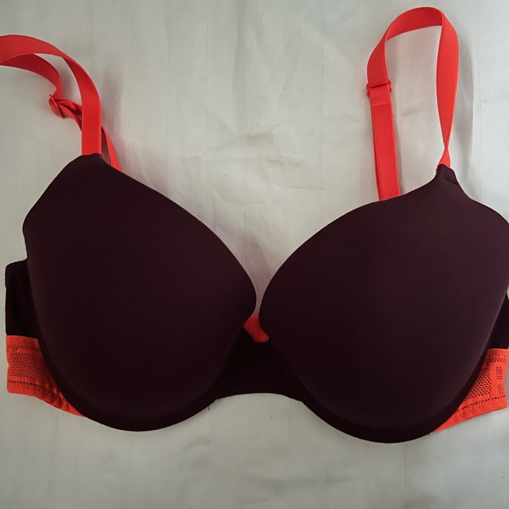 VS pink bra